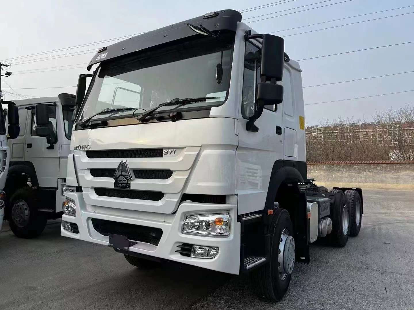 SINOTRUK HOWO 10 WHEELERS TRAKTORJI ZA TOVORNJAKE SO PRIPRAVLJENI NA POŠILJO