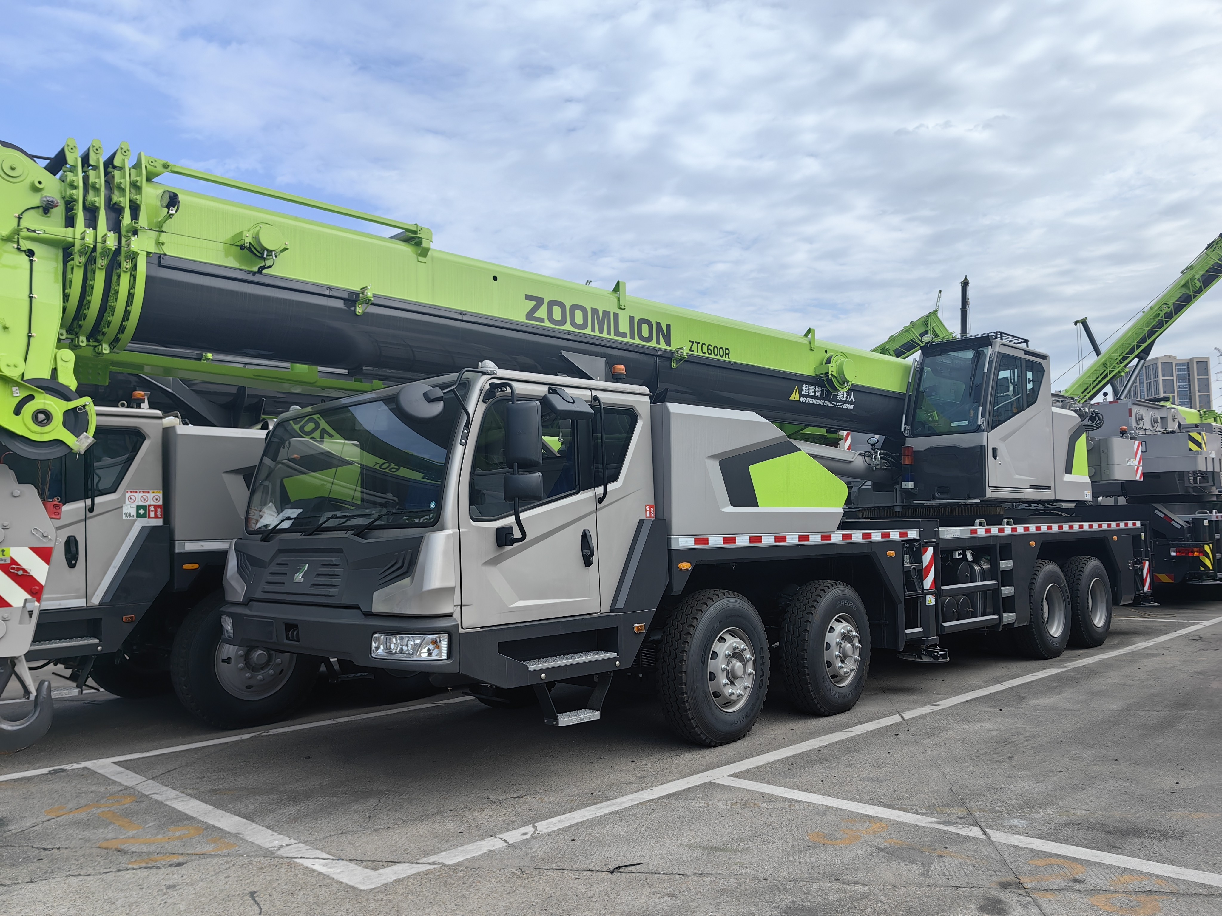Ena enota 60T Crane Crane je pripravljena za dostavo